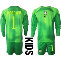 Camisa de time de futebol Brasil Alisson Becker #1 Goleiro Replicas 2º Equipamento Infantil Mundo 2022 Manga Comprida (+ Calças curtas)